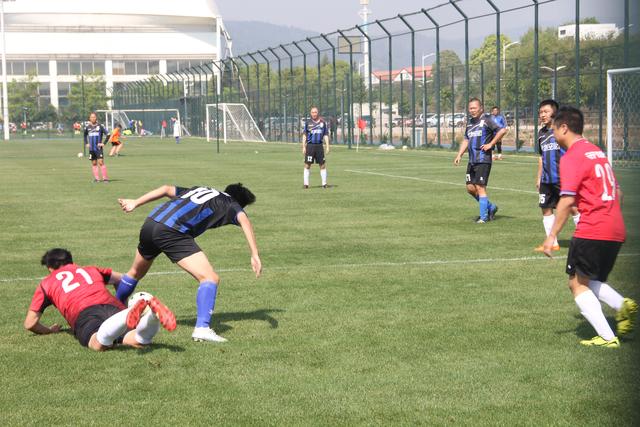 克内克特35分布朗尼4分2篮板 湖人险胜太阳