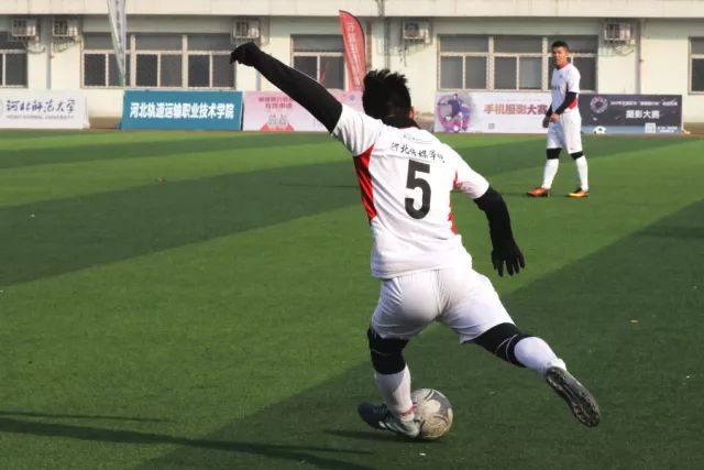 钟鼓和鸣逐绿茵 百面崇阳铜鼓奏响“楚超”咸宁主场